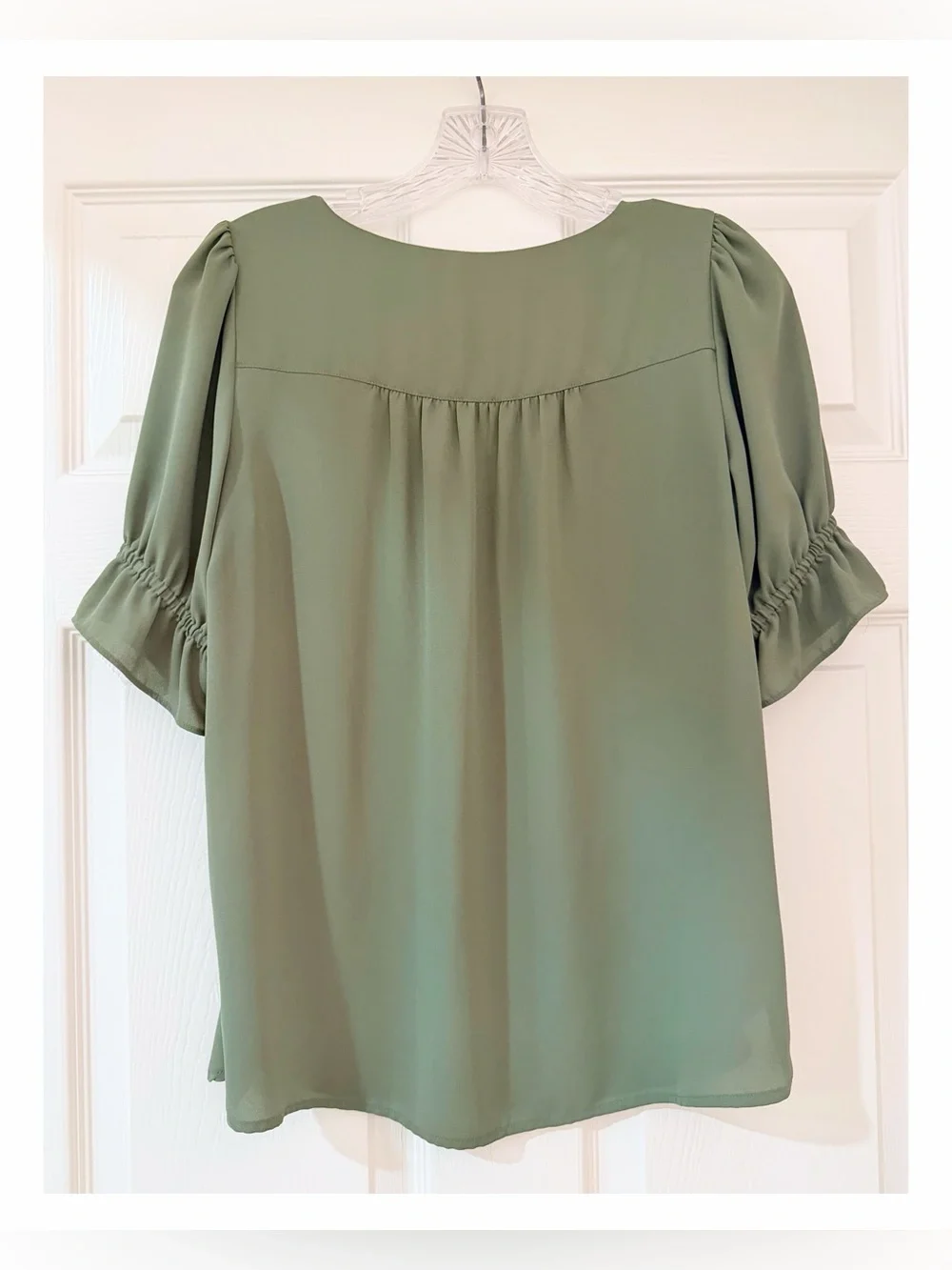 LOFT V-Neck Puff Sleeve Top in Eucalyptus Leaf Green size XS